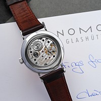 Nomos Tangente Datum Gangreserve KOMISE 420200023