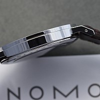 Nomos Tangente Datum Gangreserve KOMISE 420200023