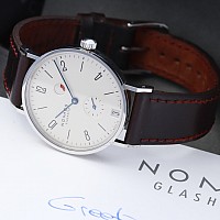 Nomos Tangente Datum Gangreserve KOMISE 420200023