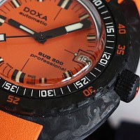 Doxa SUB 300 Carbon Professional 822.70.351.21 KOMISE 420240040