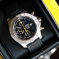 Breitling Avenger Code Yellow KOMISE 420170023