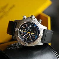 Breitling Avenger Code Yellow KOMISE 420170023